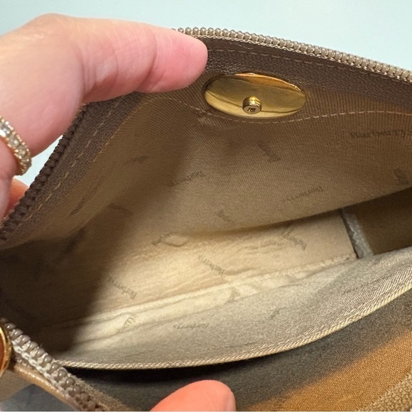 Burberrys Vintage Clutch Bag - Picture 7 of 11